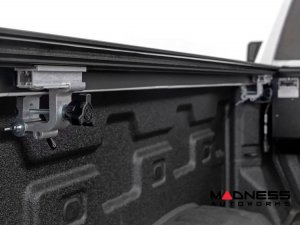 Chevrolet Silverado 2500 Bed Cover - Retractable - Powered - 6'9" Bed Chevrolet Silverado 2500 Bed Cover - Retractable - Powered - 6'9" Bed